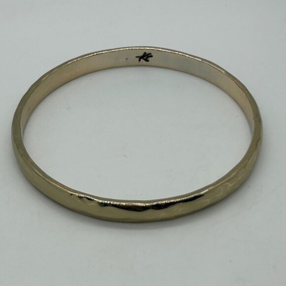 Vintage Kenneth Cole Bangle Bracelet Gold Tone Hammered Signed Stackable SZ 7.5 - Picture 6 of 13